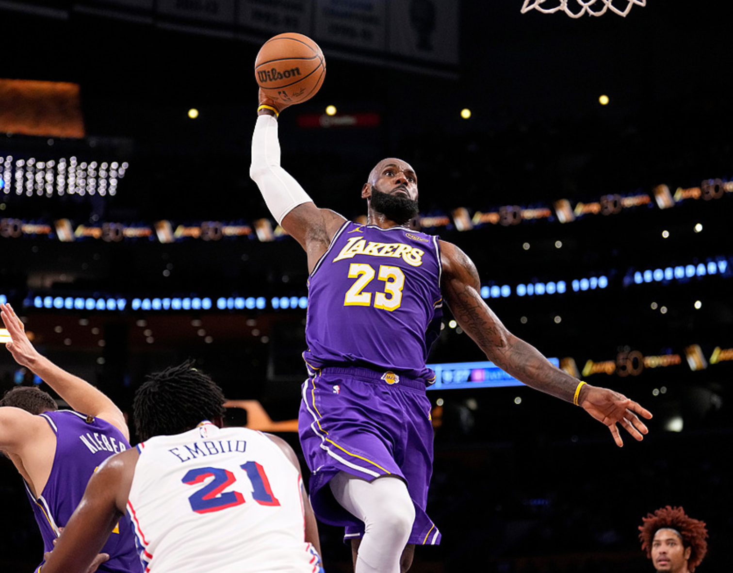 蜘蛛直播官方入口-就在今天!詹姆斯打破尘封22年NBA纪录,登顶历史第一